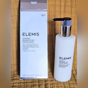 Elemis Dynamic Resurfacing Facial Wash - White